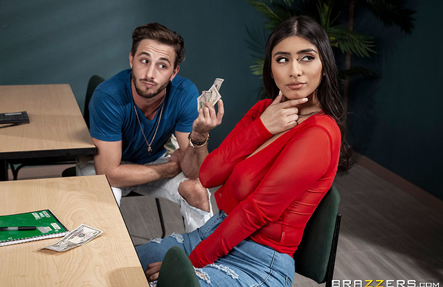 Учитель предлагает школьнице заняться хардкорным сексом на парте