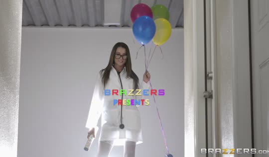 Медсестра подарила себя пациенту на ДР Медсестра подарила себя пациенту на ДР