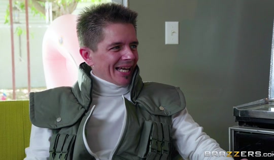 Домашний секс робот с алиэкспресс трахает все, что шевелится Домашний секс робот с алиэкспресс трахает все, что шевелится